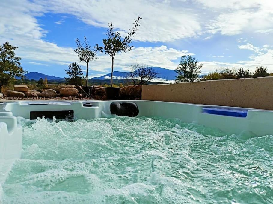 Gite De Charme Avec Jacuzzi Face Au Mont Ventoux Crestet 外观 照片