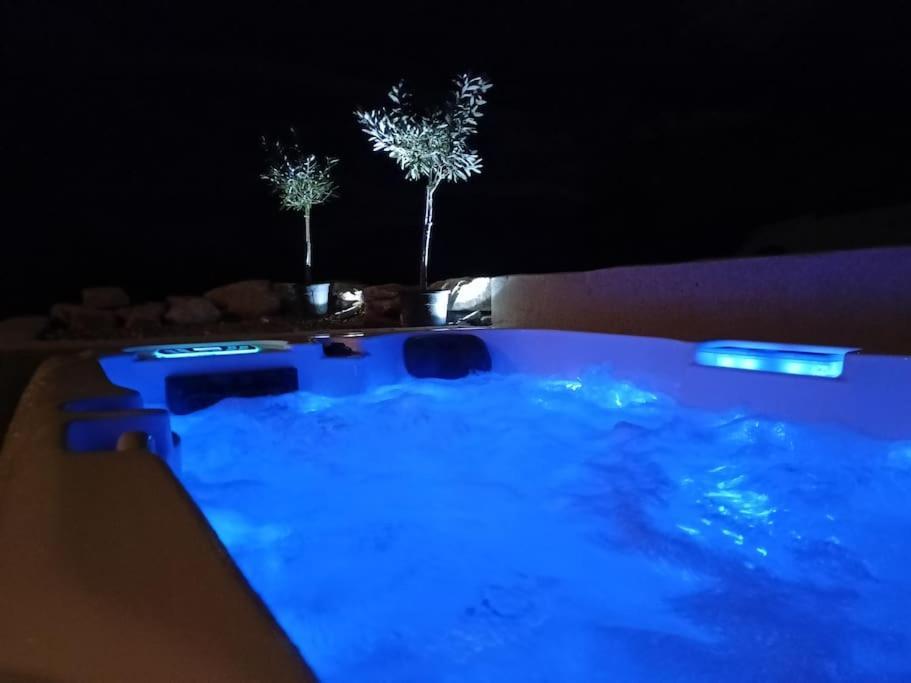 Gite De Charme Avec Jacuzzi Face Au Mont Ventoux Crestet 外观 照片