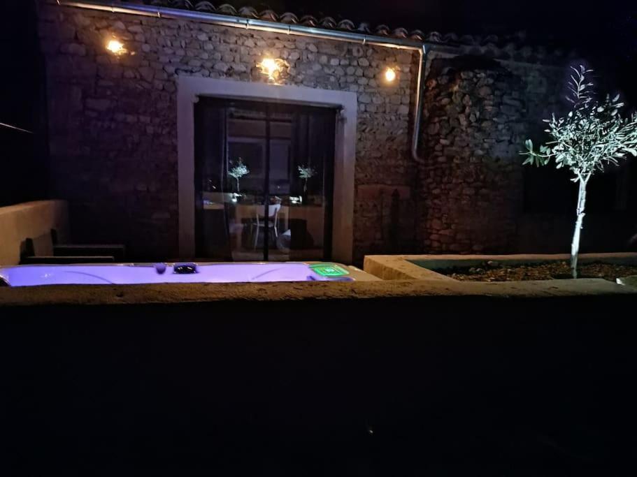 Gite De Charme Avec Jacuzzi Face Au Mont Ventoux Crestet 外观 照片